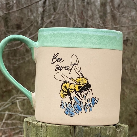 Adorable Bee Collection Stoneware Mug! - Picture 2 of 9